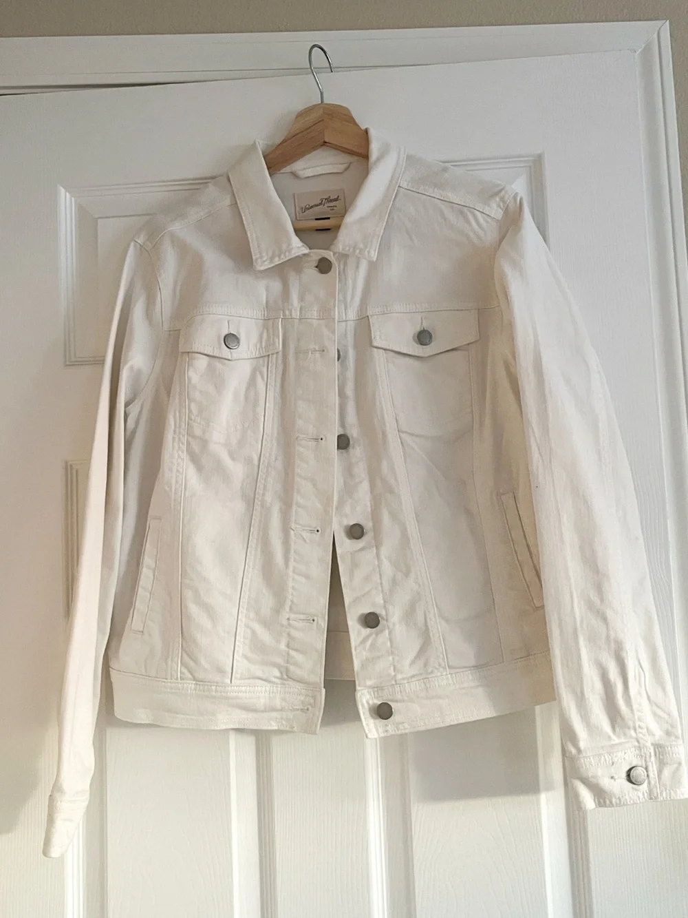 Universal Thread White Denim Classic Trucker Jacket Size XL